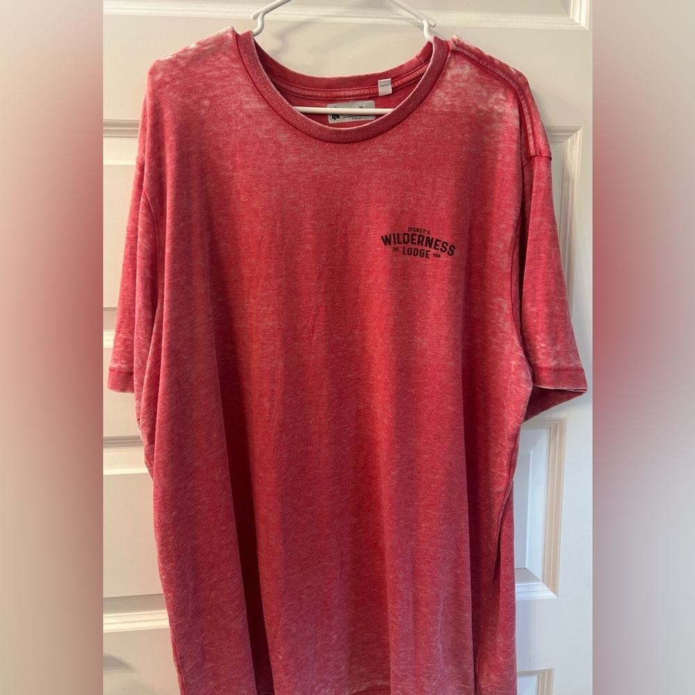 Disney Red WILDERNESS LODGE Men’s Short Sleeve Graphic T-shirt, Size XXL